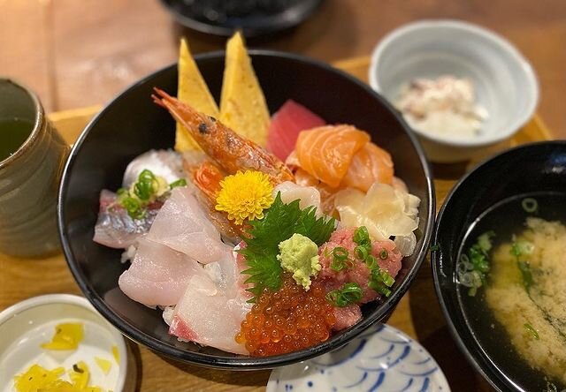 【2026年最新】沼津ランチ新時代！市場直行の海鮮丼から隠れ家ビストロ、深海魚グルメまで最前線を現地取材