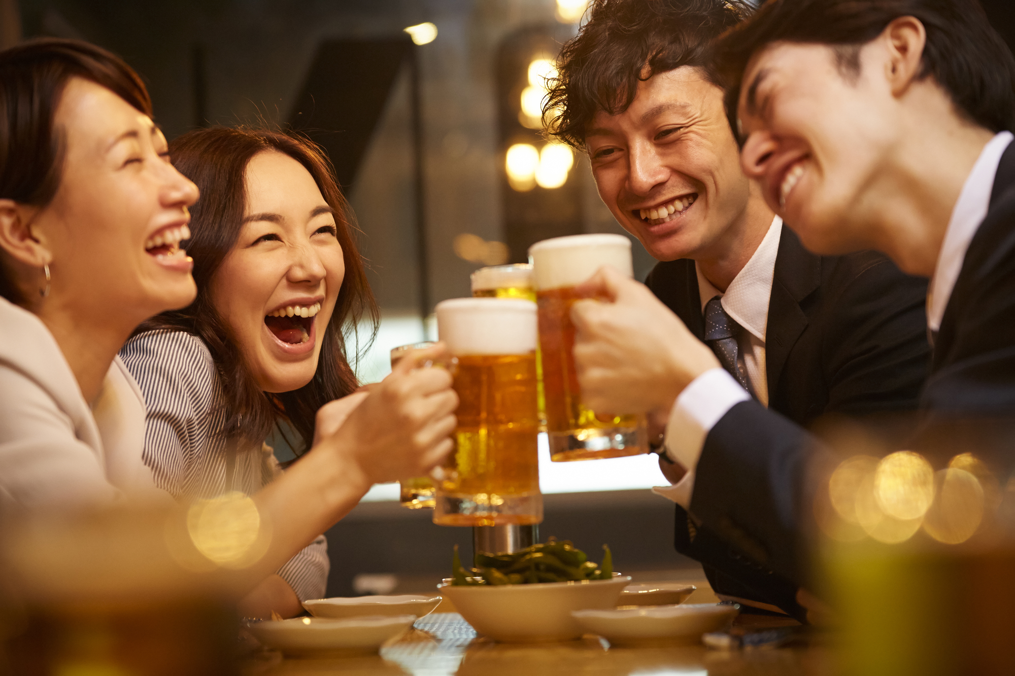 突然の指名も安心！飲み会の乾杯の音頭で失敗しない挨拶例文とマナー