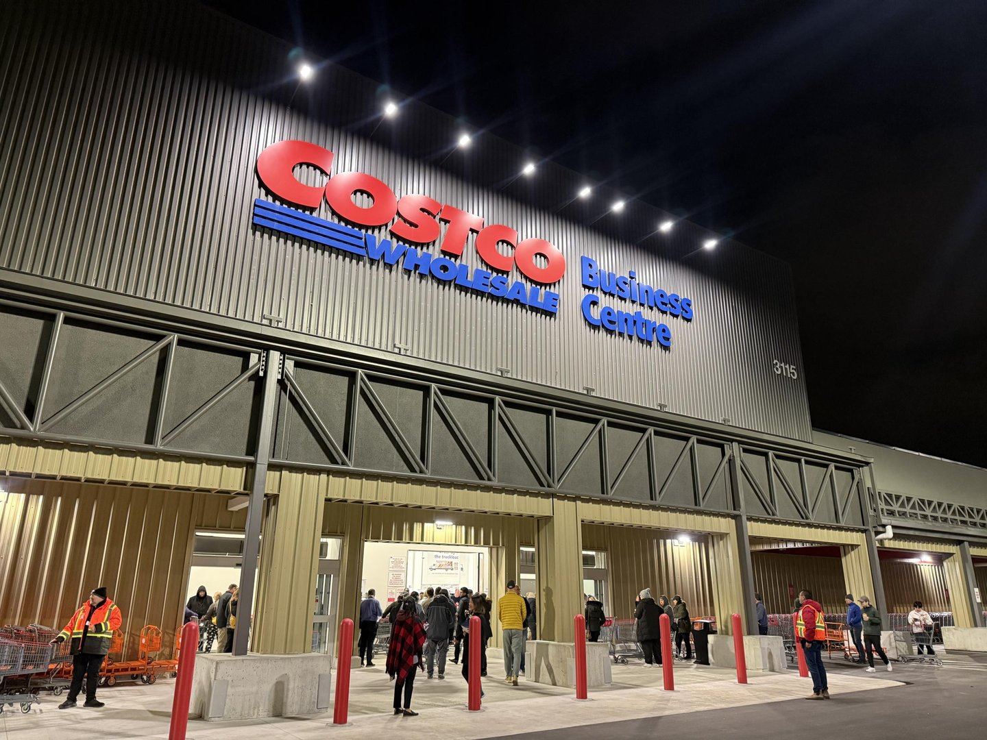 Is Costco Business Center Open on Sunday