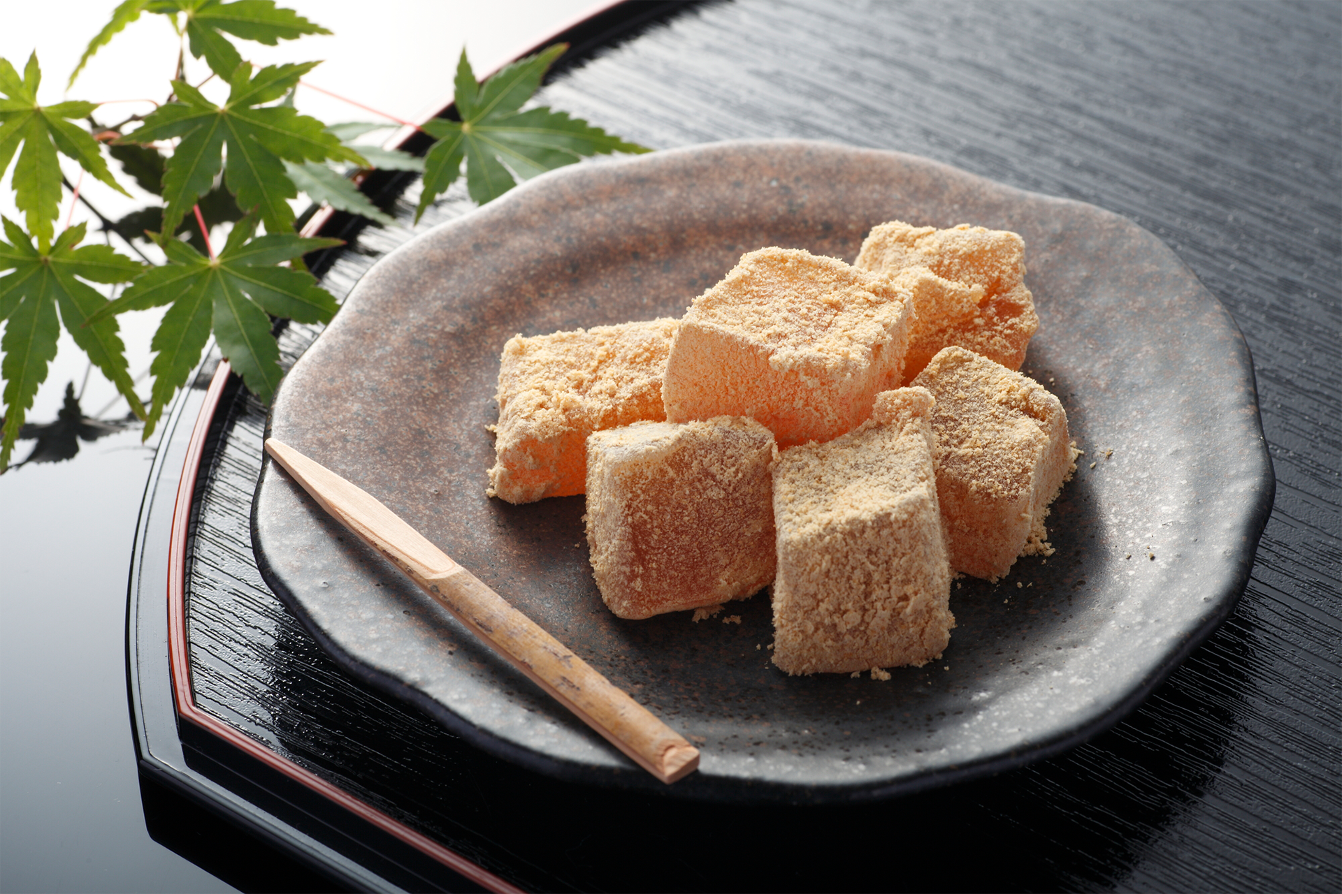 京都の絶品わらび餅はなぜ人を魅了するのか？名店と行列の秘密を解明