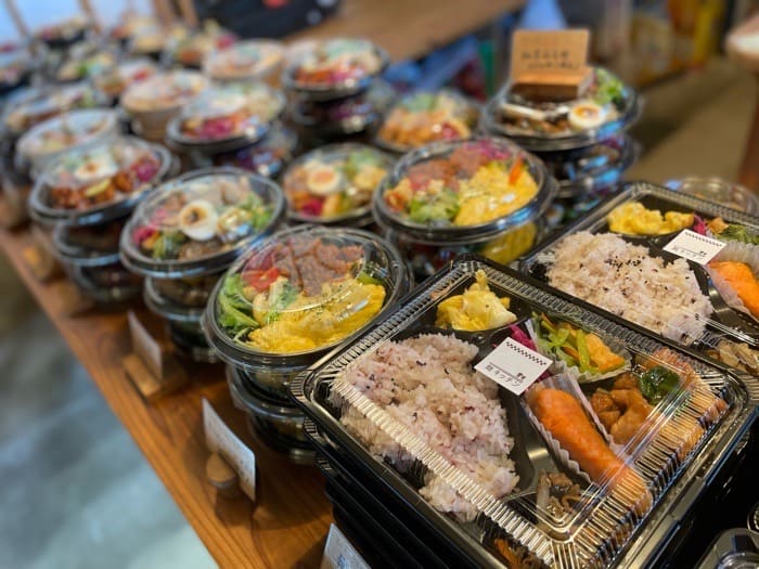 【2026年最新】「今日なに食べる？」を10秒で解決する街の弁当革命と失敗しないテイクアウト術