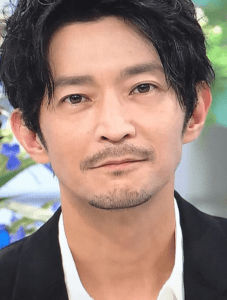 津田健次郎が守り抜く「家族の形」——なぜ彼は私生活を明かさず、そして公表したのか