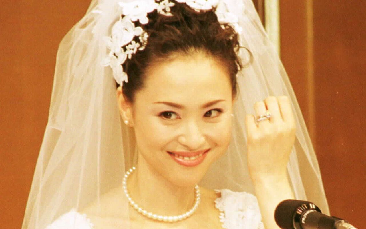 郷ひろみの歴代妻と現在！二谷友里恵ら元嫁との離婚理由と素顔