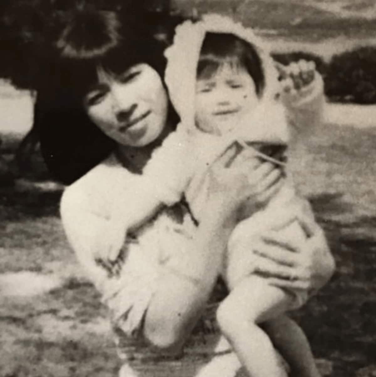石田ゆり子の母親の素顔とは？妹・ひかりと語る知られざる家族秘話