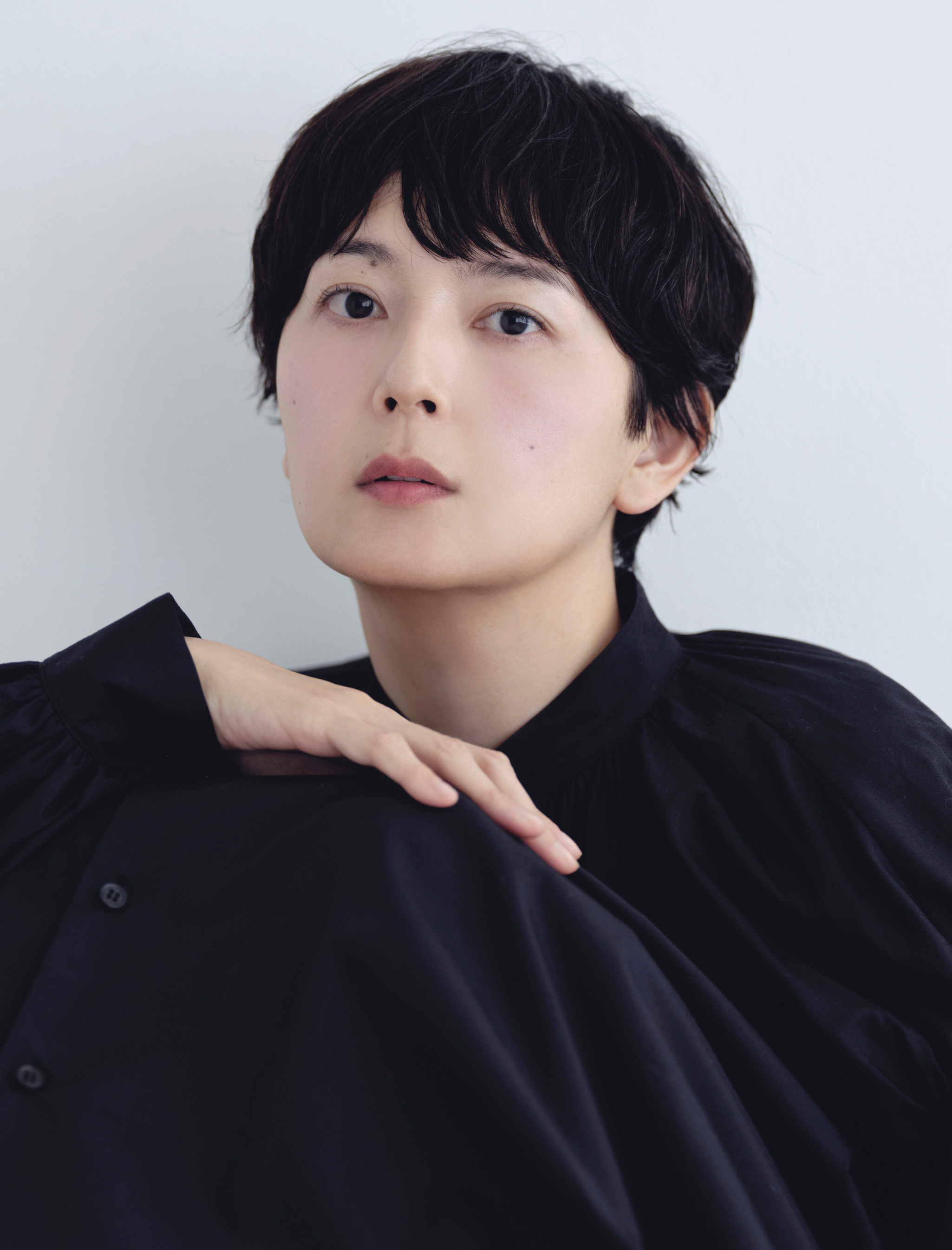 【2026年最新ルポ】時代の喧騒を軽やかに流す。「菊池亜希子」という生き方が、今また猛烈に愛される理由