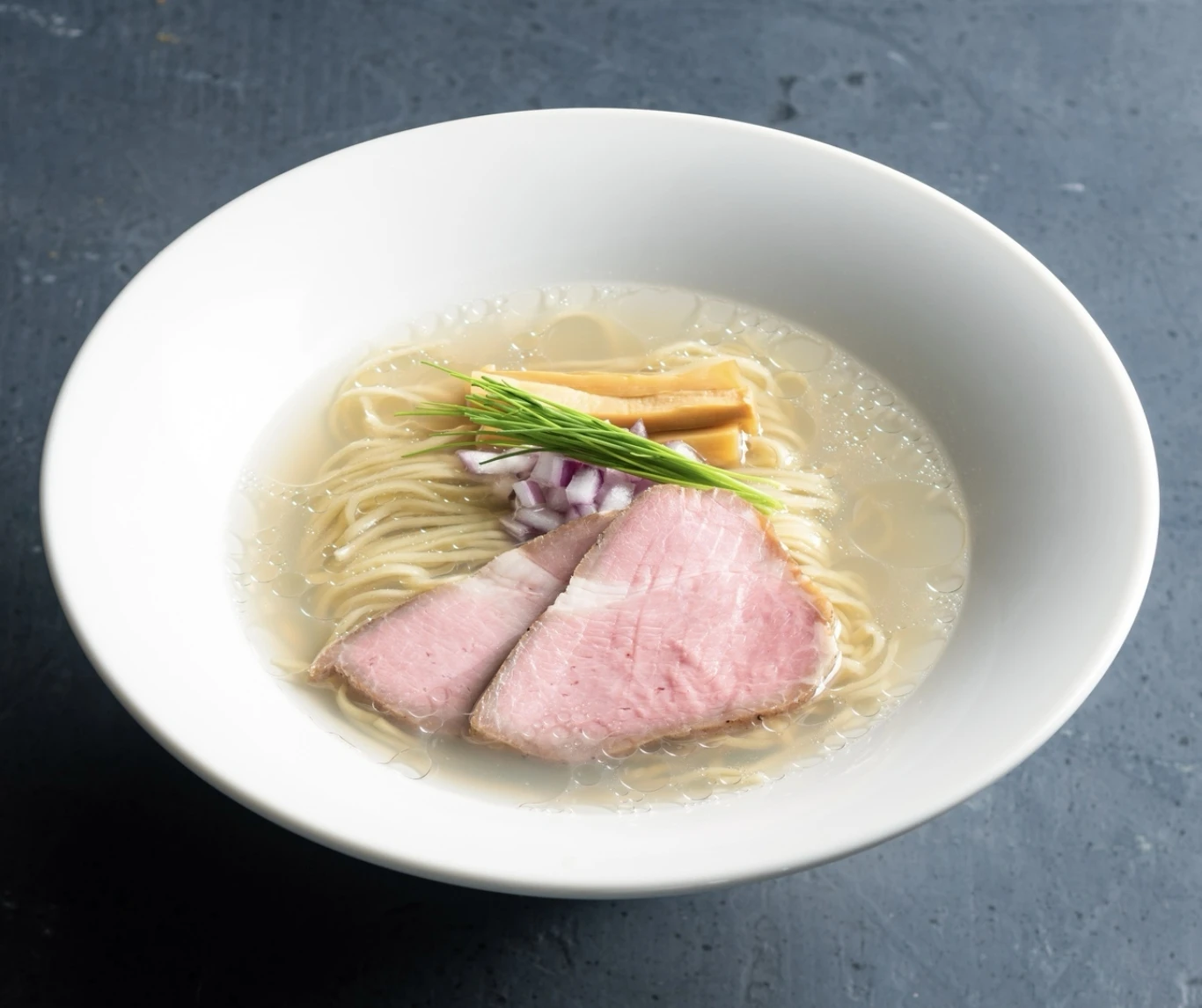 2026年、ラーメン界の絶対王者へ。出汁の極限「琥珀」が変えた日本の麺文化と世界を魅了する黄金の一杯