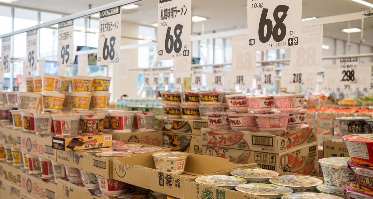 物価高の2026年、なぜ「198円弁当」で利益が出るのか？異次元ディスカウント「ラムー」が流通界を呑み込む理由