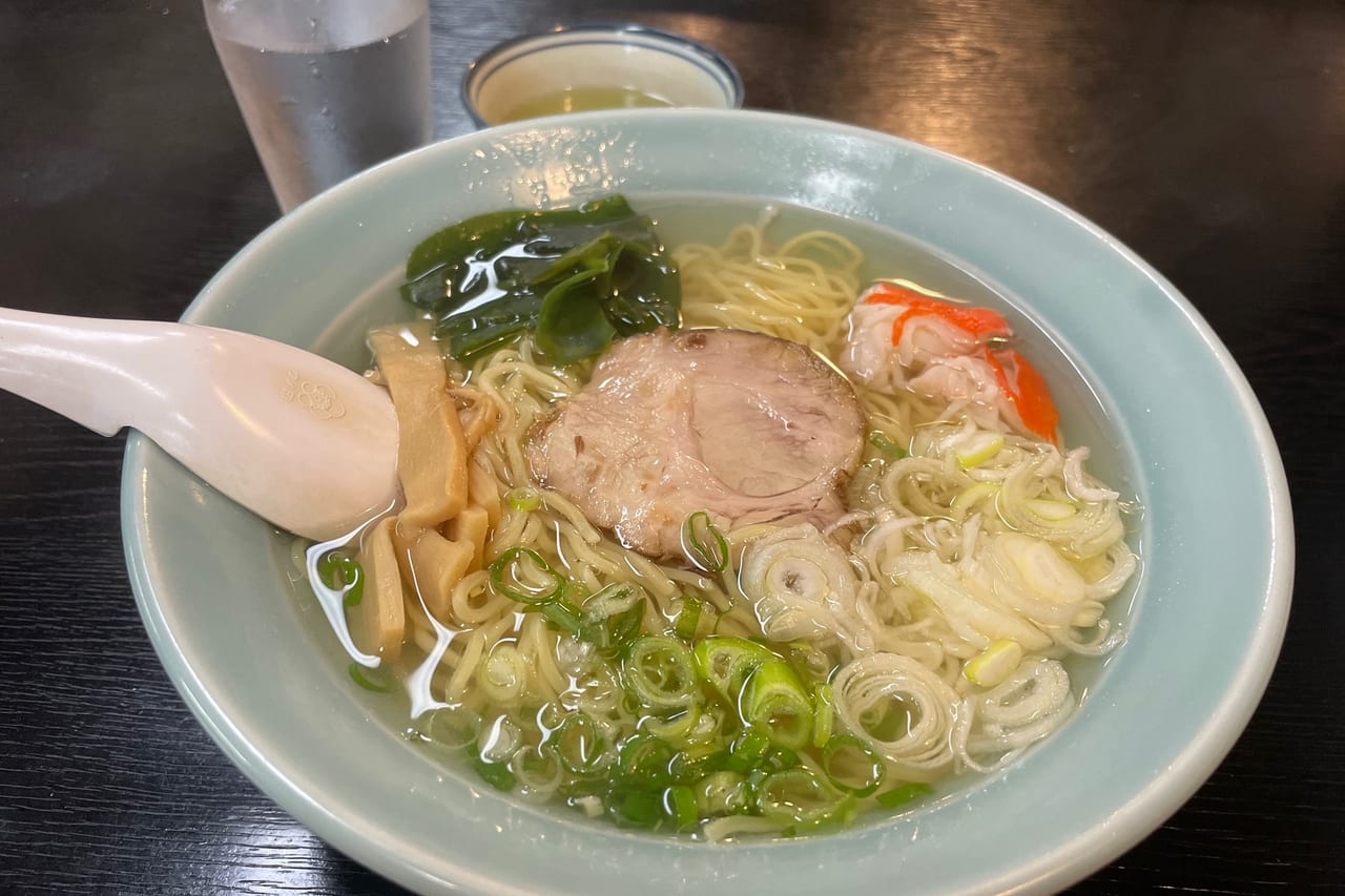 静岡市朝ラーメン熱狂の真相｜温冷セットの秘密と2026年名店比較