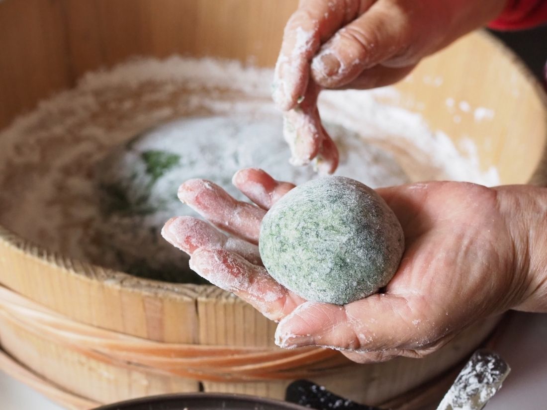 よもぎのゆで方で黒ずむ原因は？鮮やかな緑を保つ重曹黄金比と極意