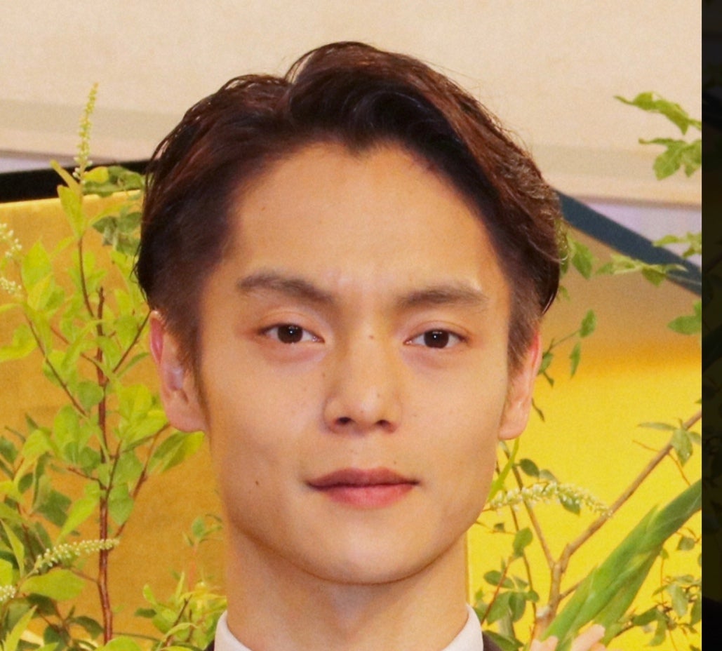 【2026年最新】涙袋がない芸能人が見せる「凛とした気品」の正体。なぜ今、すっきり目元が理想の美として脚光を浴びるのか
