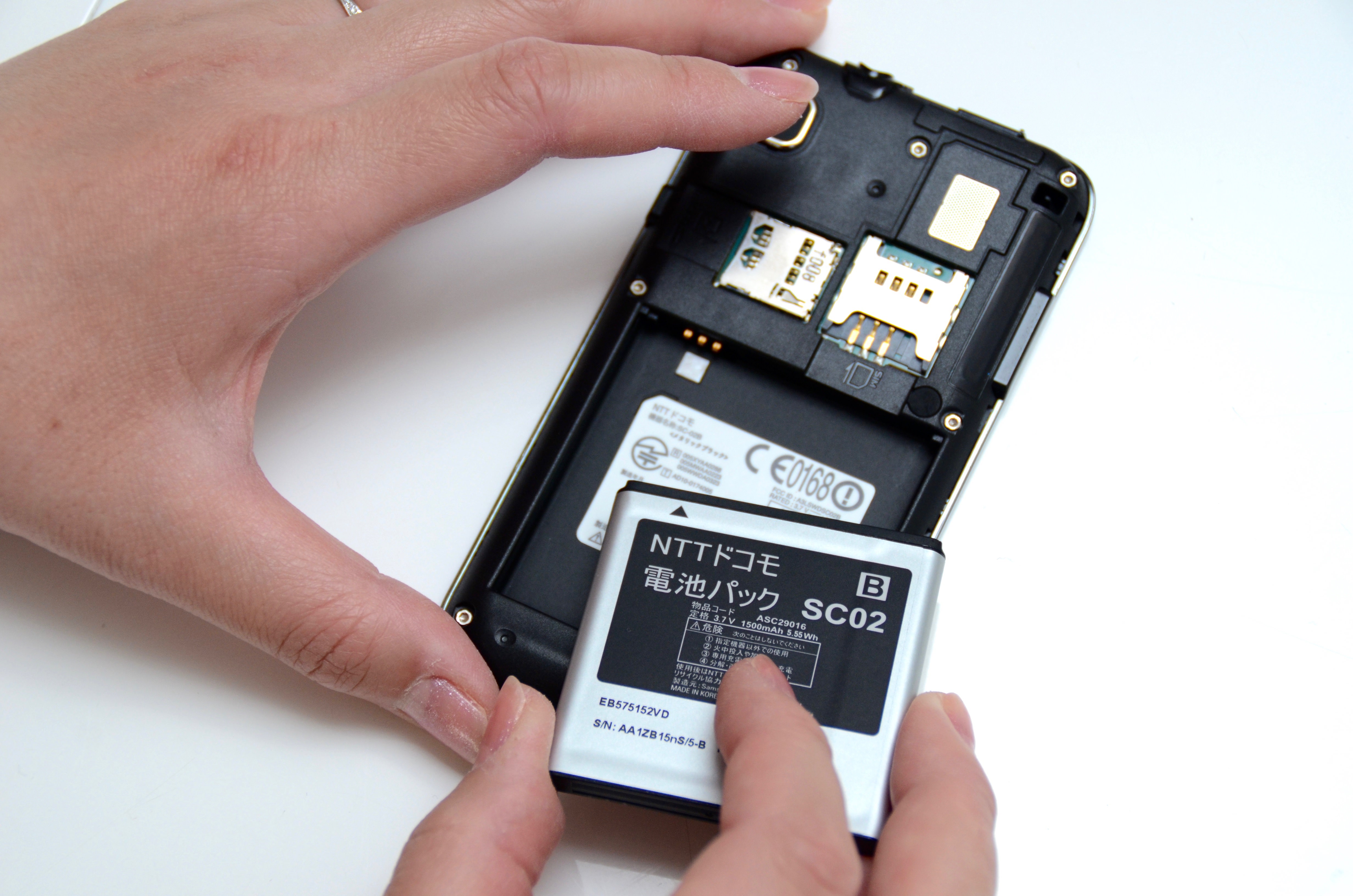 スマホの電源が入らない？故障かフリーズか見極める復活法と修理基準