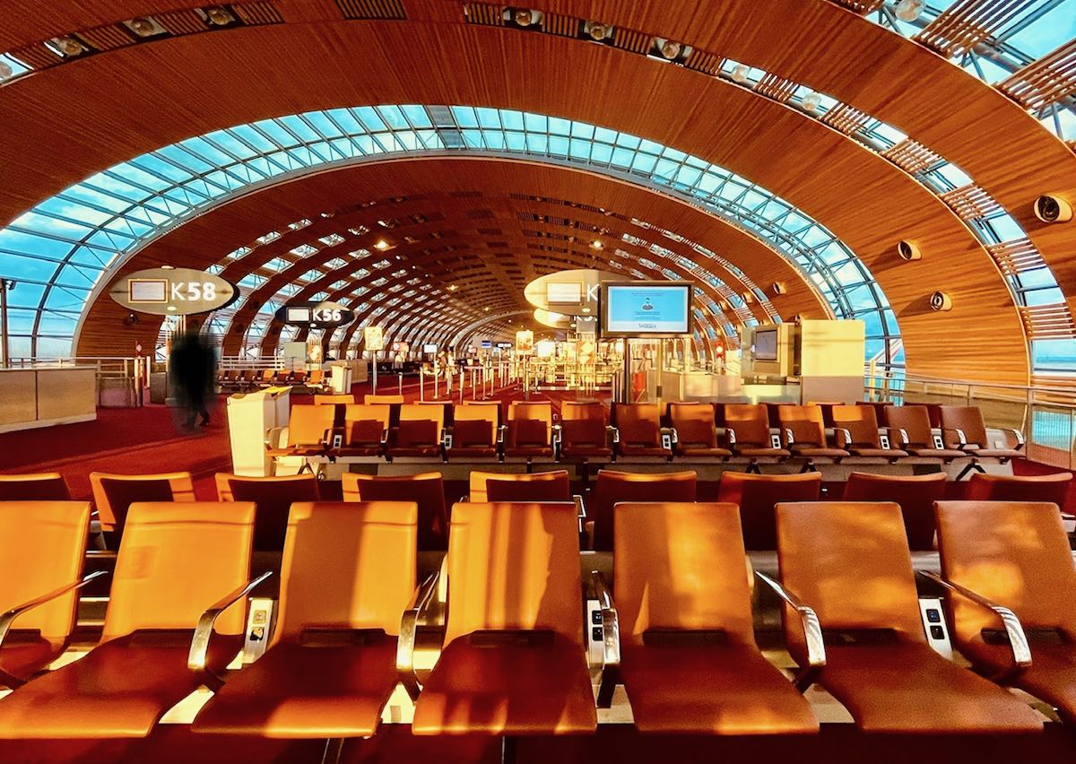 シャルル・ド・ゴール空港の完全攻略2026｜市内アクセスと乗り継ぎの罠
