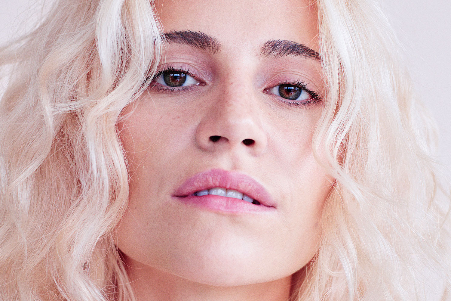 Pixie Lott Smoulders as Marilyn Monroe, Sharing a Steamy Kiss with Co‑Star Adam Marlow