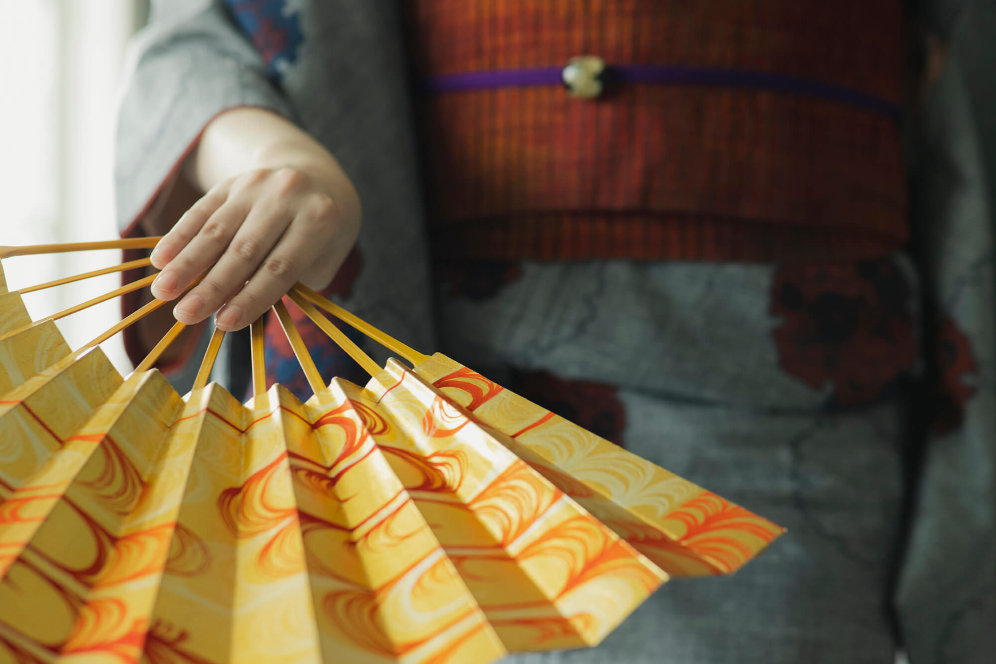 扇子の持ち方で品格が分かれる決定的な理由と2026年最新マナー