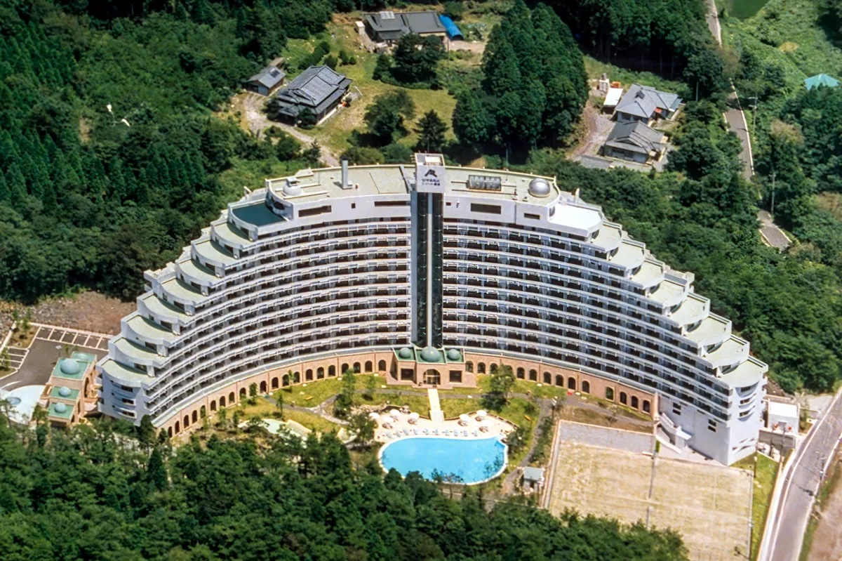 ロマネスクリゾート霧島の現在と破産の真相｜会員権・建物の末路を徹底追跡