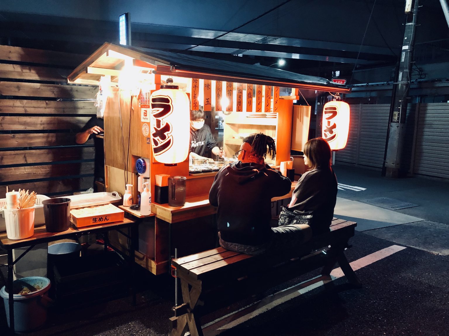 消えかけた湯気が、今なぜ世界を熱狂させるのか？ 2026年、進化する「屋台ラーメン」が照らす夜の街と新世代の挑戦