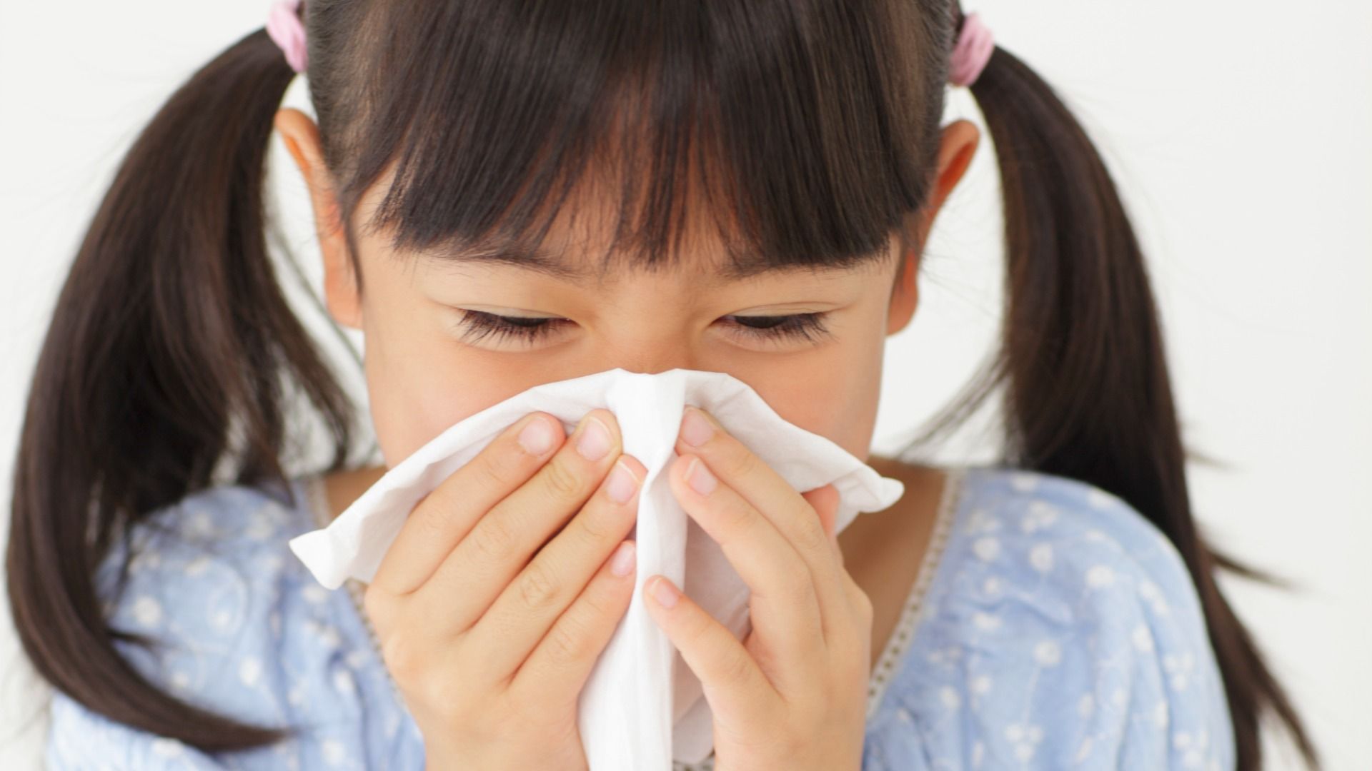 鼻のかみすぎで耳が痛い・詰まる！中耳炎の兆候と正しい治し方