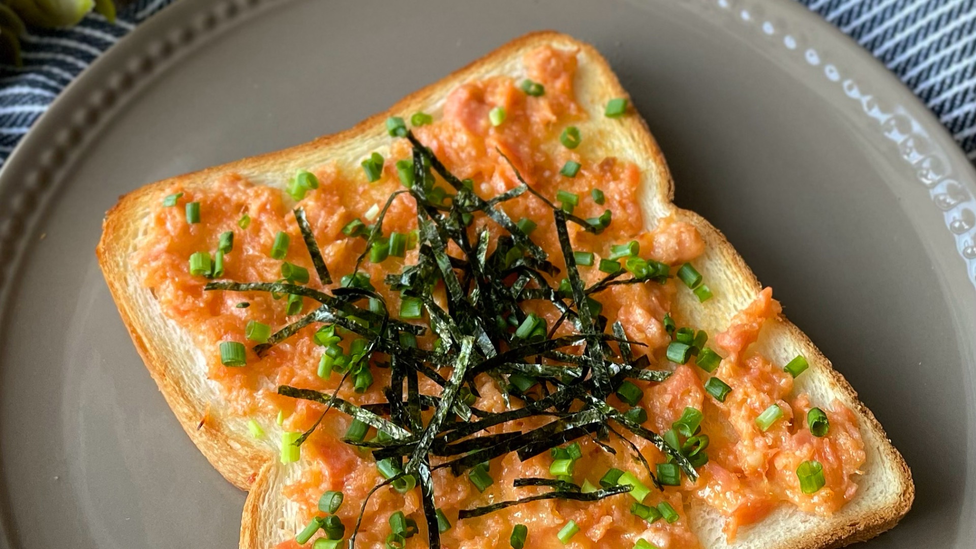 鮭フレークとパンは本当に合う？5分で食パンが激変する絶品トーストの真相