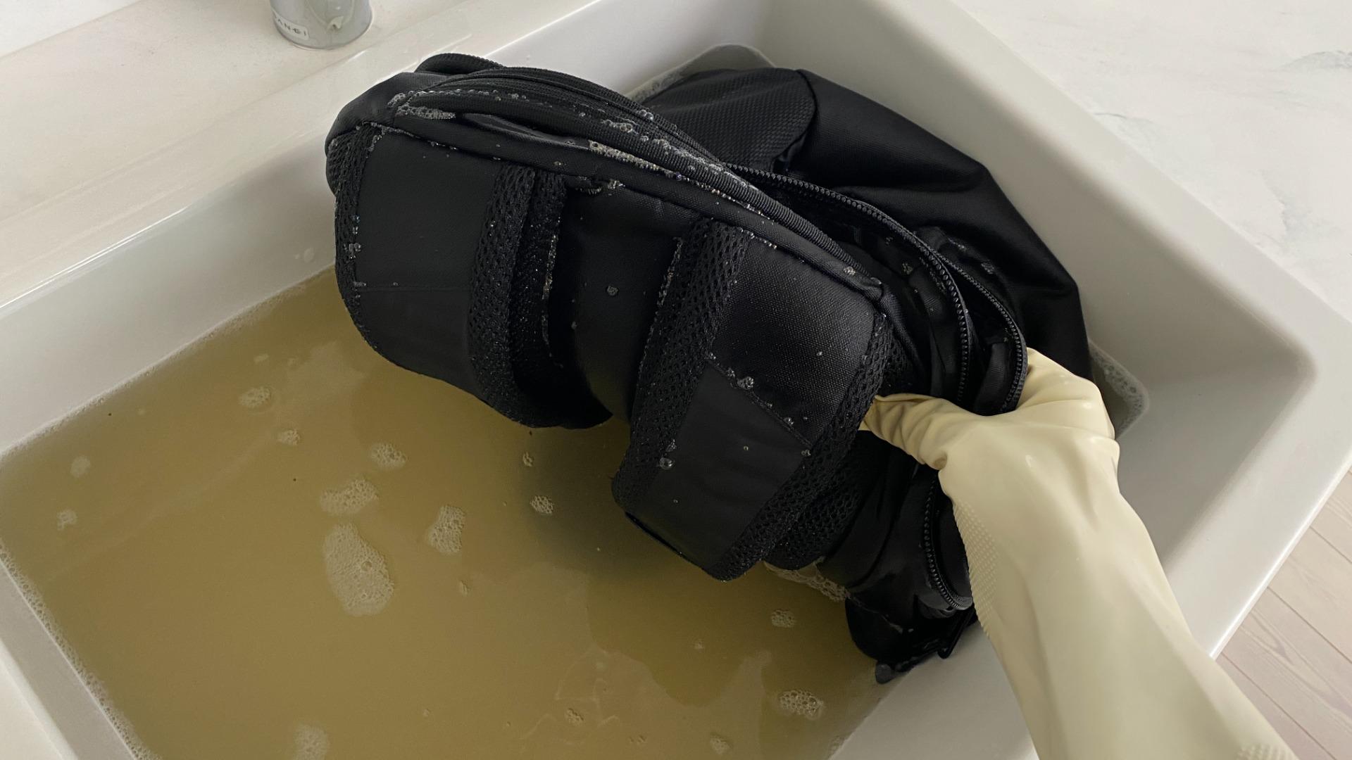 プロが明かすリュック洗いの極秘手順！生地を傷めず撥水性も復活