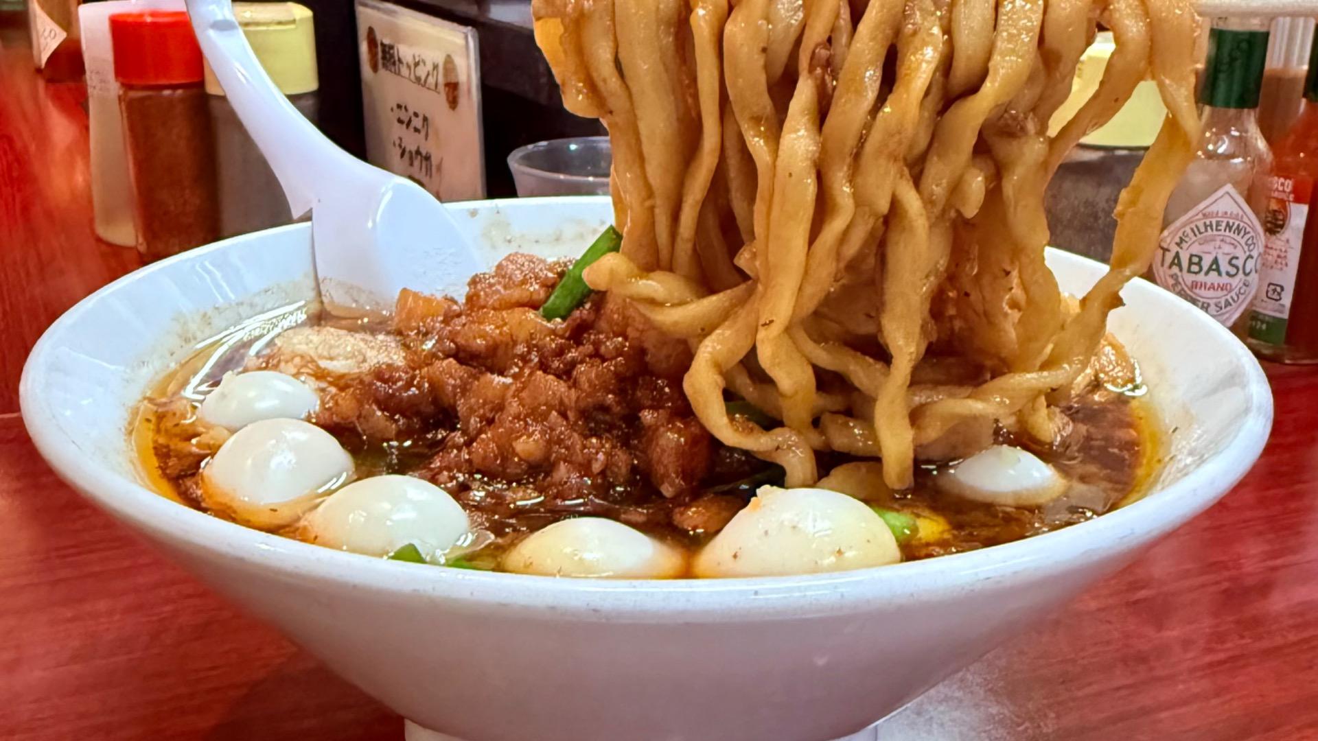 すず鬼ラーメン中毒の真相！スタ満ソバの魅力と頼み方・最新混雑攻略