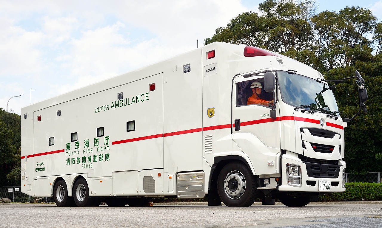 左右に拡がる巨大救急車！スーパーアンビュランスとMerの真実