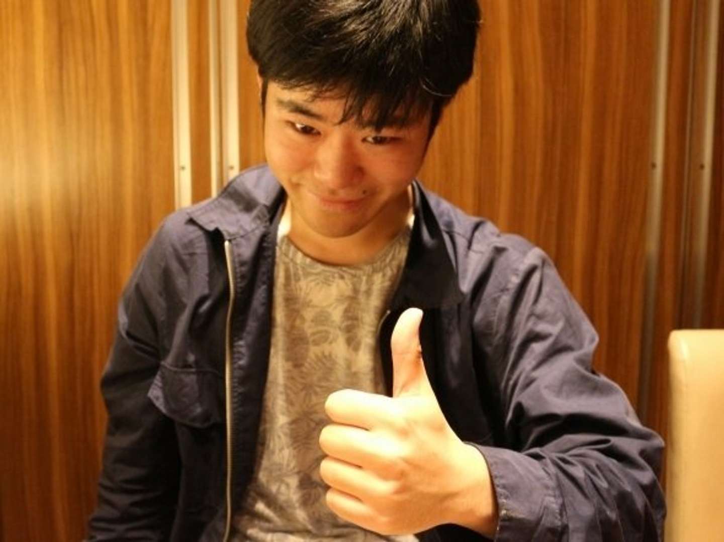 「幸せならOkです」元ネタ男性は誰？街頭インタビューの真相と現在