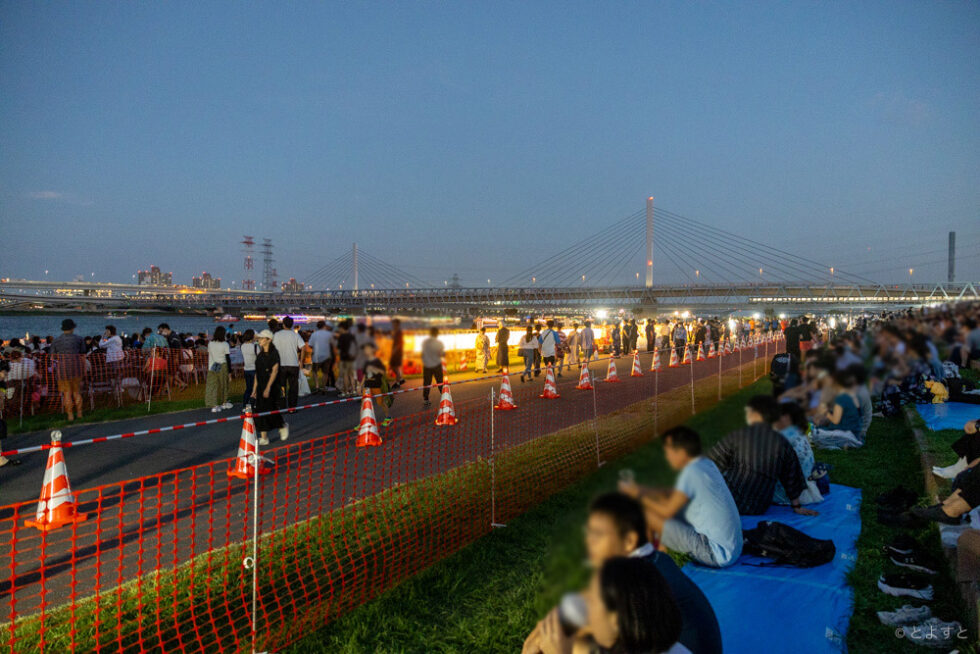 【2026年最新】夜空を覆う音と光の圧倒的臨場感！江東区花火大会2026の開催日程・有料席入手ルート・穴場スポットを完全取材